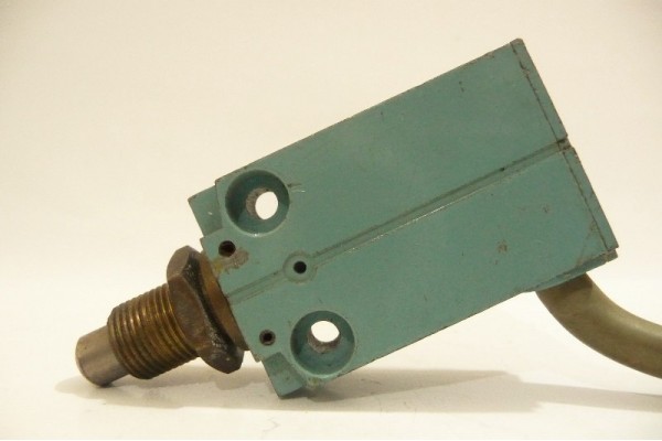 Limit Switch, XCM-F1102, 240VAC 10AMP, Telemecanique France